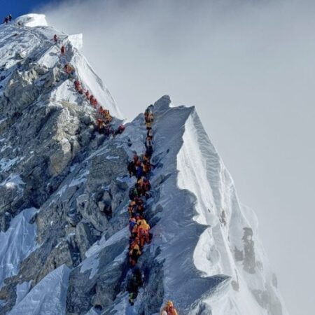 Mount Everest guides allegedly poisoned tourists in insurance scam