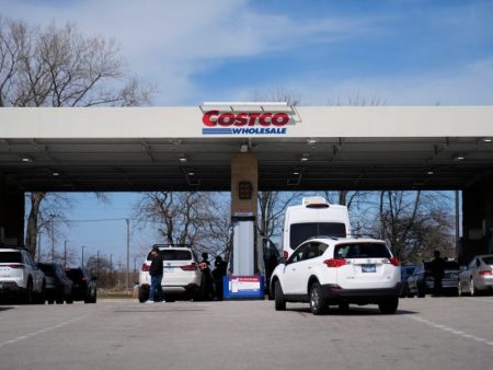 Gas that’s 25 cents cheaper? Why warehouse stations may have the lowest pump prices