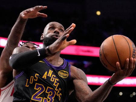 LeBron James nets 28, Lakers grab 2-0 lead on Rockets in NBA Playoff series