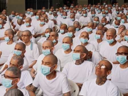 Mass trial for nearly 500 alleged gang members in El Salvador