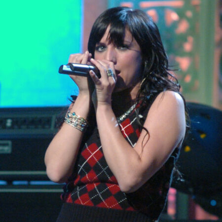 Ashlee Simpson “Would Definitely” Return To ‘SNL’ After 2004 Lip-Syncing Scandal: “Something I Can Laugh About”