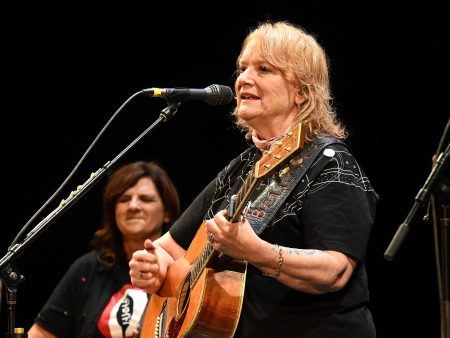 Indigo Girls Receive Outpouring of Love After Emily Saliers Tearfully Acknowledges Two Incurable Conditions That Will Affect Vocals on Tour