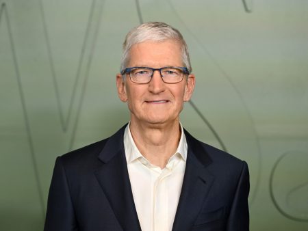 Tim Cook to step down as Apple CEO