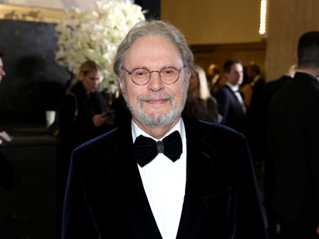 Billy Crystal Will Return to Broadway In Play Inspired By Loss of His Home