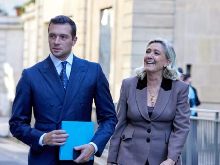 Le Pen met France’s richest man and other major CEOs at secret dinner
