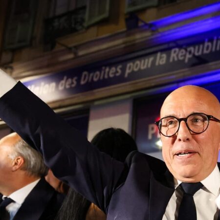 Feuding French Socialists leave presidential prospects in disarray