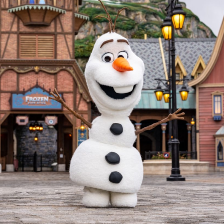 Video of ‘Frozen’ Olaf Robot Collapsing at Disneyland Paris Goes Viral