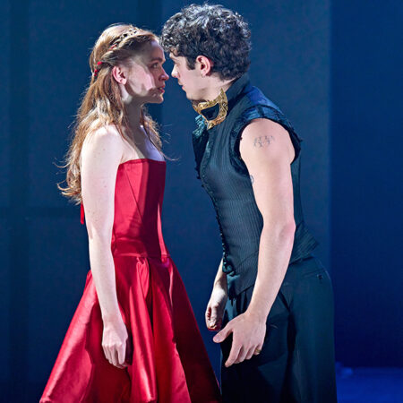 ‘Romeo & Juliet’ West End Review: Sadie Sink and Noah Jupe Lead an Angsty, Time-Bending Adaptation That Builds to a Real Gut-Punch