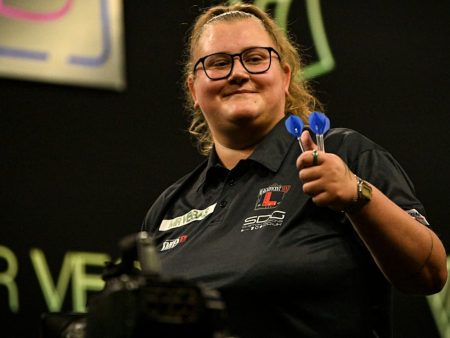 “Total aus dem Häuschen!”: Greaves gewinnt als erste Frau ein PDC-Turnier