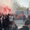Busankuft am Stadion: Buhrufe für Bayern, Pyro für PSG