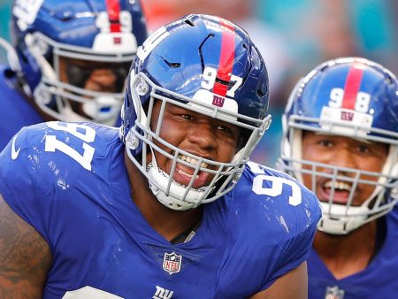 Bengals extend Lawrence after blockbuster trade