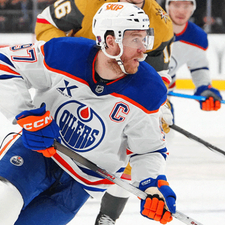 Blackhawks vs Oilers Prediction, Picks & Odds for Tonight’s NHL Game