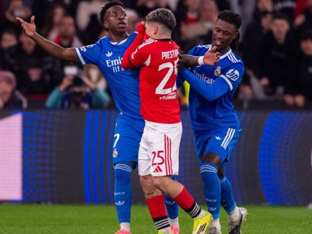 IFAB verschärft Regeln: Rot für Mund verdecken und bei speziellem Schiedsrichterprotest