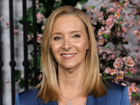 ‘Friends’ Star Lisa Kudrow Says New Sitcoms are ‘Too Afraid’ to Make Jokes That Make People ‘Uncomfortable’: ‘I’m Not Buying It’