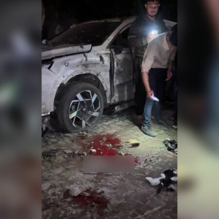 Israeli air strike hits crowd in Gaza City