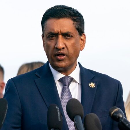 Khanna keeps door open to possible 2028 White House bid