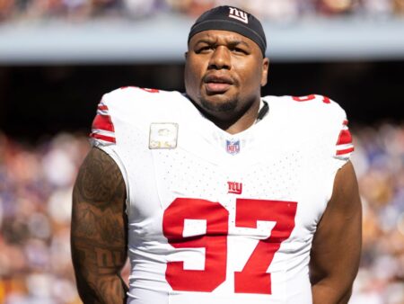 Giants DT Lawrence requests trade, sources say