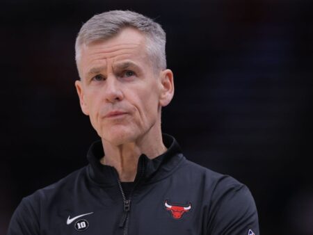 Reinsdorf: Next Bulls GM must be sold on Donovan