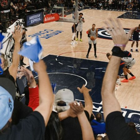 No seats, no silence: A night inside the Clippers’ Wall