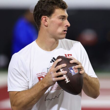 QB Mendoza puts on show at Indiana pro day