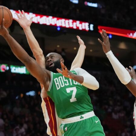 Celtics net 53 in first quarter, 2 off NBA record