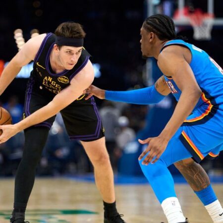 Sources: Lakers’ Reaves (oblique) out 4-6 weeks