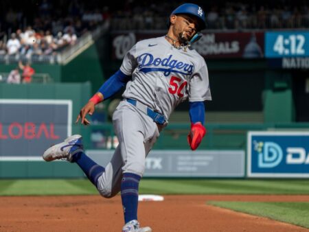 Dodgers’ Betts headed to IL with strained oblique