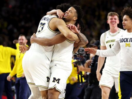 Michigan holds off UConn to win 2nd hoops title