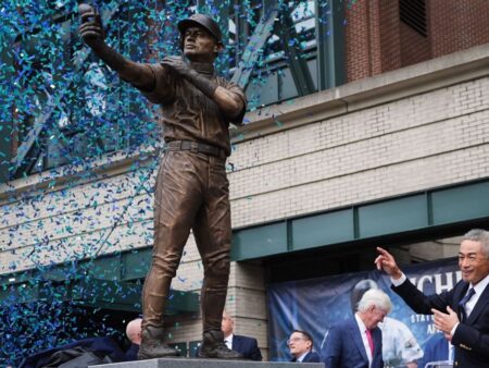 Going batty: Ichiro statue breaks during unveiling