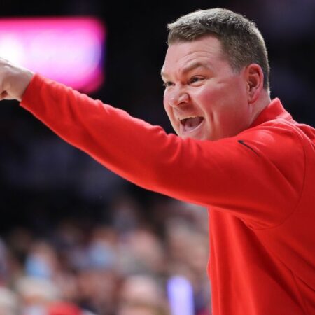 Amid UNC talk, Lloyd agrees to new deal at Zona