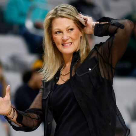 Abrahamson-Henderson out as Georgia coach