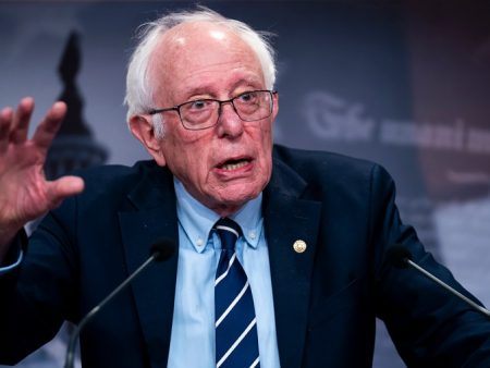 Three GOP senators back Sanders amendment to slash drug prices