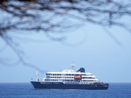 Cruise Ship Struck by Hantavirus Remains at Sea