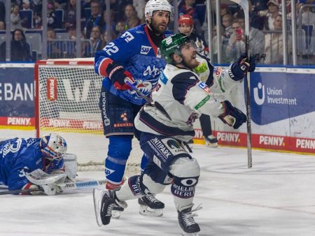 Ronnings Doppelpack macht Berlins Titelhattrick perfekt