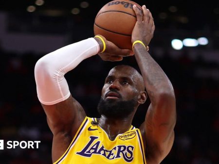 James stars as Lakers set up Thunder showdown