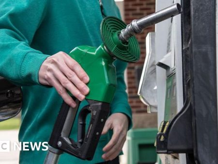 Oil prices ease as US seeks reopening of the Hormuz Strait