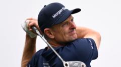 Rose ties for 65th with new McLaren clubs