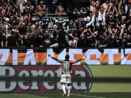 Ein Hamburger Jung und Schützenhilfe: Venedig feiert vorzeitige Rückkehr in die Serie A