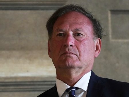 Alito pauses abortion pill restrictions for 1 week