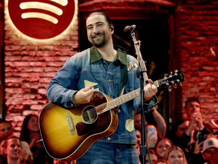 Noah Kahan Earns First No. 1 With ‘The Great Divide,’ Biggest Streaming Week of Any Album in 2026