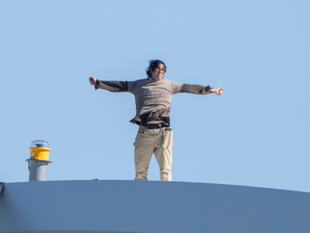 Iran war protester speaks to Al Jazeera from top of Washington bridge