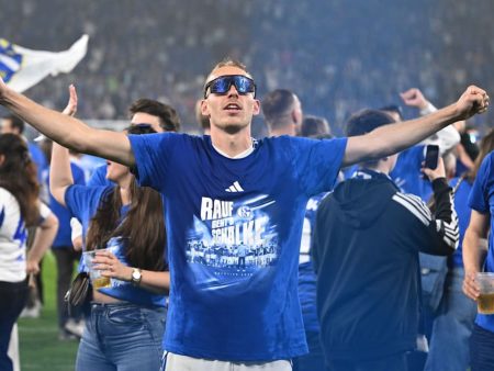 Becker freudetrunken: “Heute hat man gehört, wo Schalke hingehört – und das ist einfach 1. Liga”