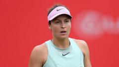 Champion Maria asks for respect after Queen’s snub