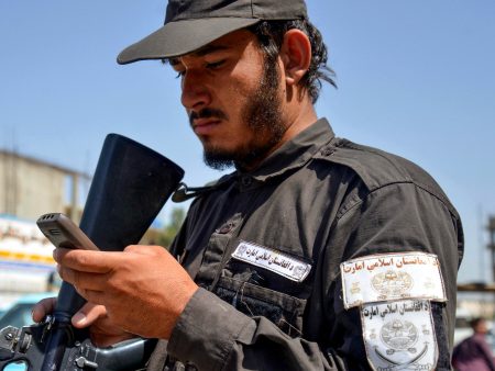 Afghanistan Issues Ban on Smartphones for Civil Servants and Military