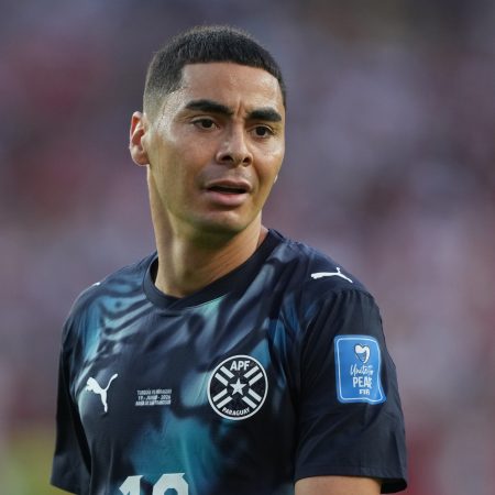 Uncertain World Cup for Paraguay’s Almiron, sent off for covering his mouth