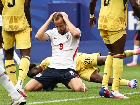 England held by Ghana at World Cup as pair close on last-32 passage