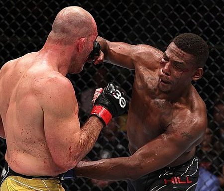 Former UFC champ announces change in weight class