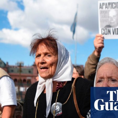 Argentinian activist who spent 50 years looking for ‘disappeared’ son dies