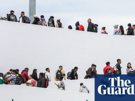 Supreme court lets Trump turn back asylum seekers at US-Mexico border