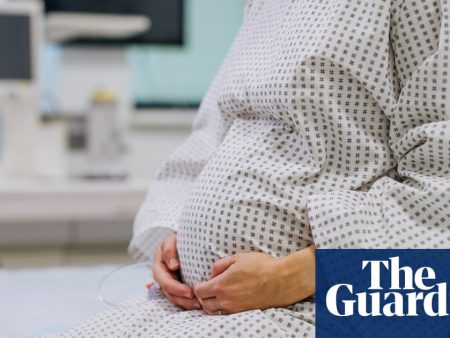 Leading OB-GYN group breaks from CDC on maternal vaccination schedule